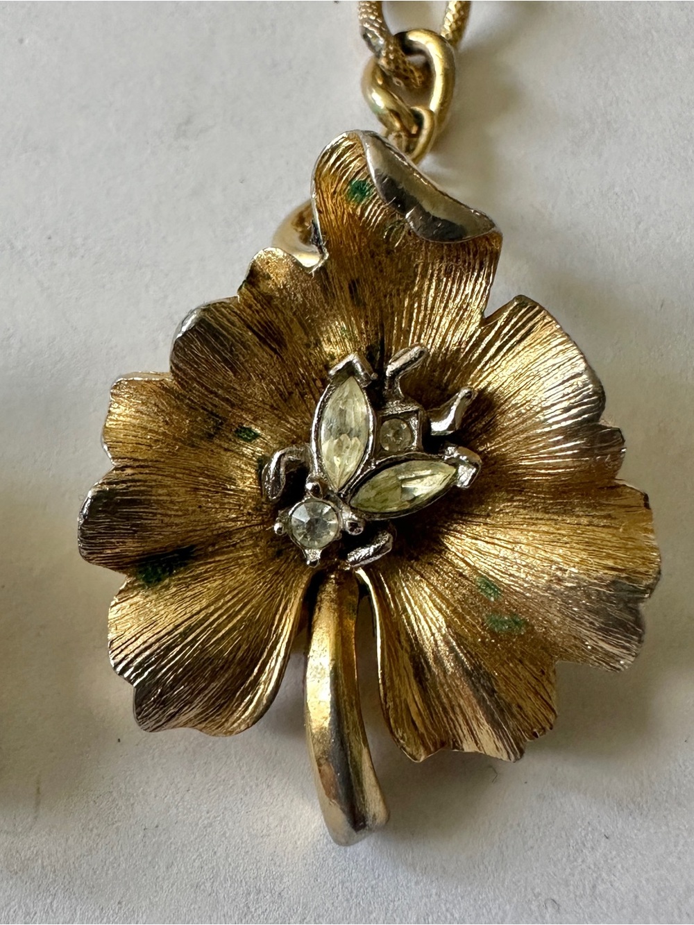 Vintage Crown Trifari Fur Sweater Clips Earrings Gold Tone Rhinestone Bug Leaf - Picture 2 of 14